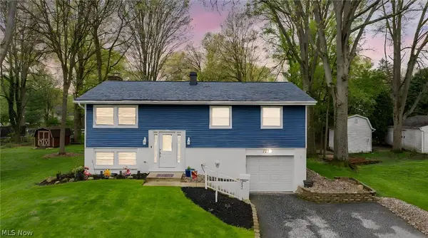 2592 Cherry Blossom Circle, Stow, OH 44224