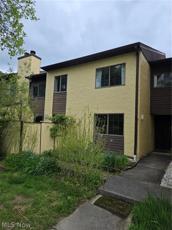 879 Hampton Ridge Drive, Akron, OH 44313