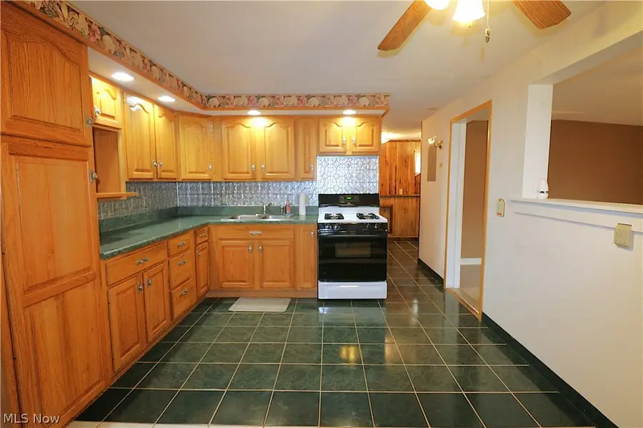 28 Valley Park Drive, Norwalk, OH 44857 - #3