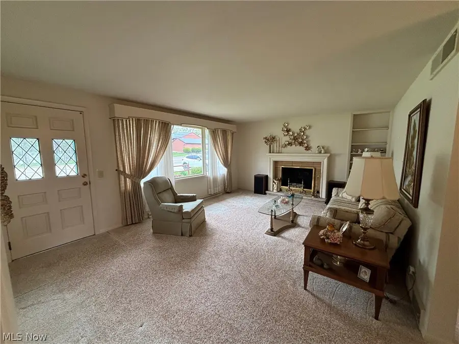 2552 Applegrove Nw Street, North Canton, OH 44720 - #3