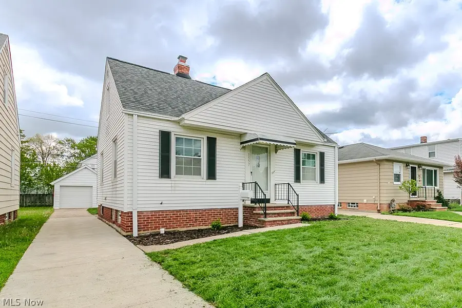 1557 Woodhurst Avenue, Mayfield Heights, OH 44124 - #2