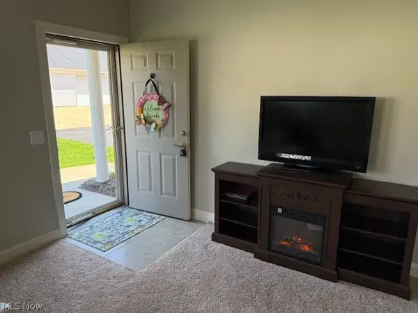 3077 Whitewood Nw Street, North Canton, OH 44720