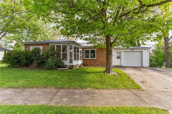 401 E Wilson Avenue, Girard, OH 44420