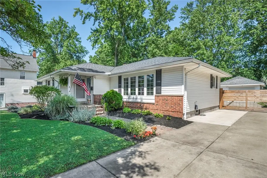 4827 Maple Street, Willoughby, OH 44094 - #2
