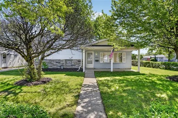 6525 Sandfield Drive, Brook Park, OH 44142