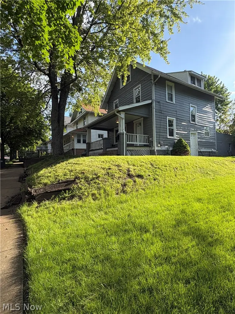 1239 Pondview Avenue, Akron, OH 44305 - #2