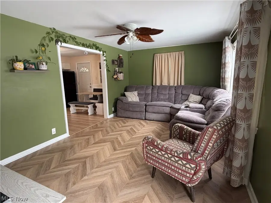 4300 Broadway Ne Avenue, Louisville, OH 44641 - #2