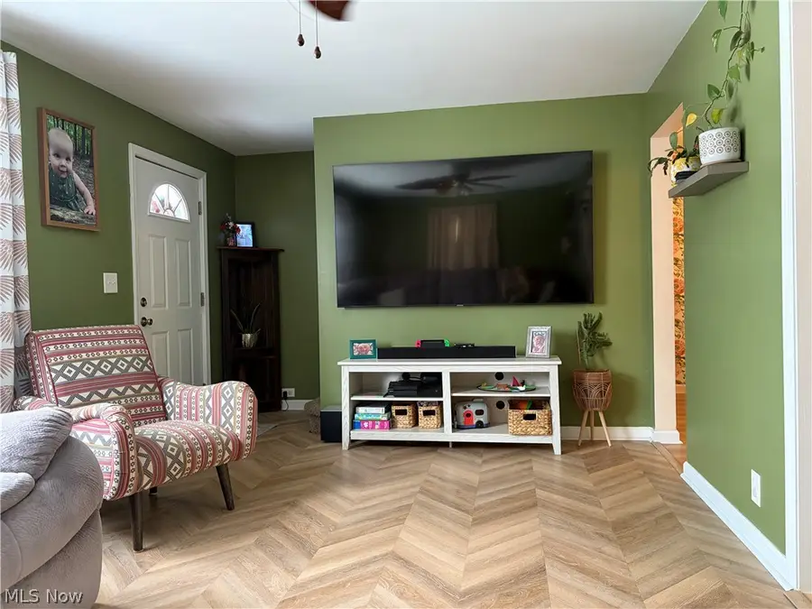 4300 Broadway Ne Avenue, Louisville, OH 44641 - #3