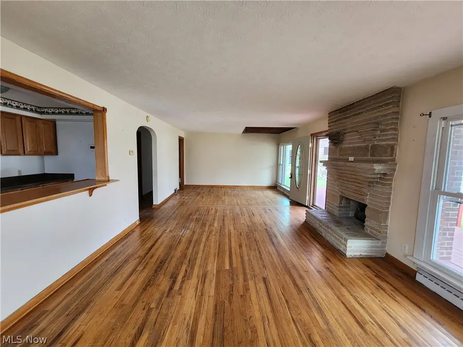 429 Comstock Nw Street, Warren, OH 44483 - #3
