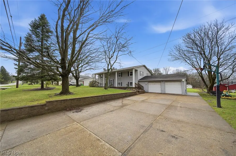 3770 Dotwood Nw Street, North Canton, OH 44720 - #2