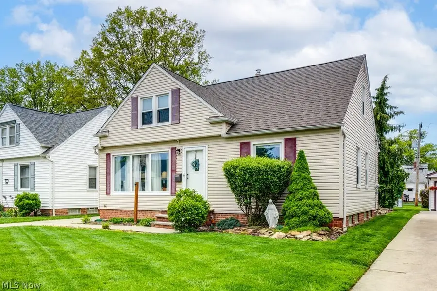 28935 W Willowick Drive, Willowick, OH 44095 - #2