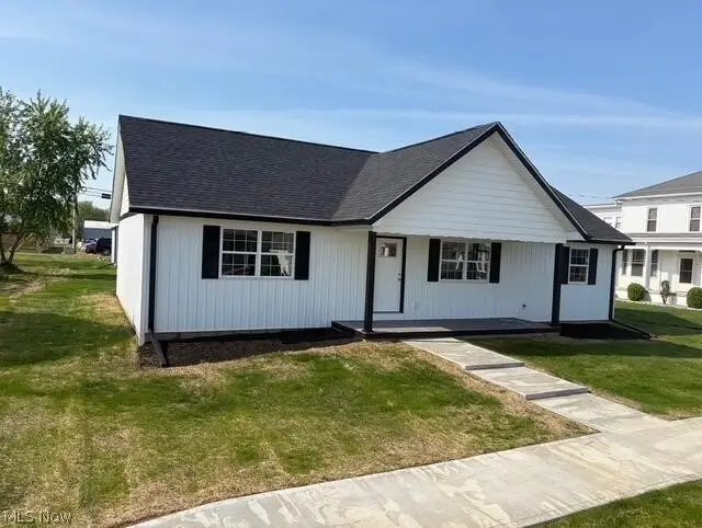 165 W 3rd Street, Frazeysburg, OH 43822 - #1