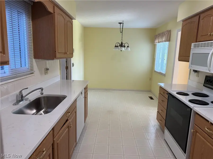 19281 Idlewood Trail, Strongsville, OH 44149 - #3