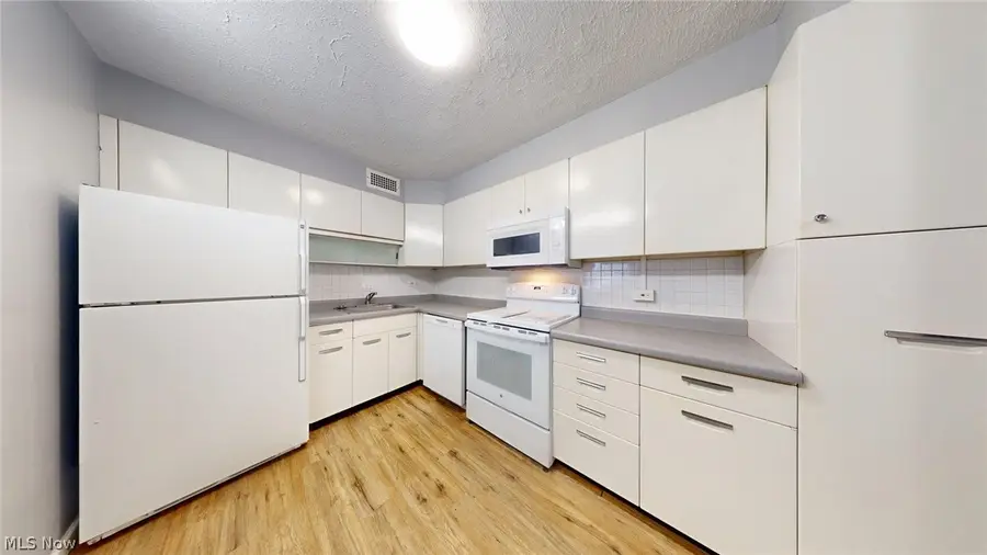 12700 Lake Avenue #804, Lakewood, OH 44107 - #3