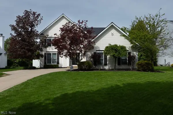 8409 Forest View Drive, Olmsted Falls, OH 44138