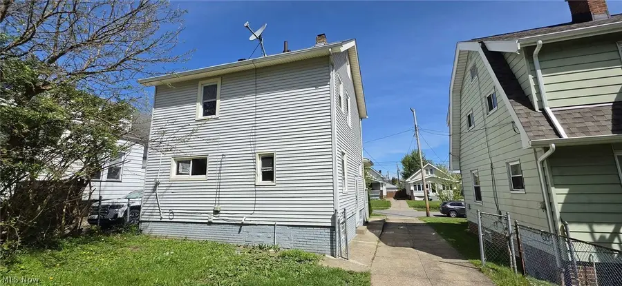 3005 Hillcrest Avenue, Cleveland, OH 44109 - #2