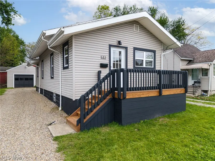 532 Washington Avenue, Barberton, OH 44203 - #2