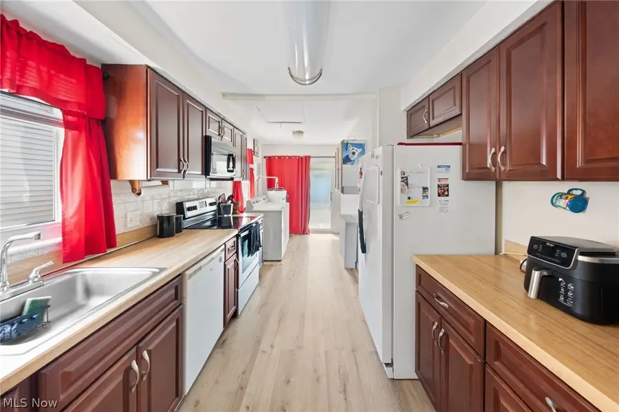 4122 W 145th Street, Cleveland, OH 44135 - #2