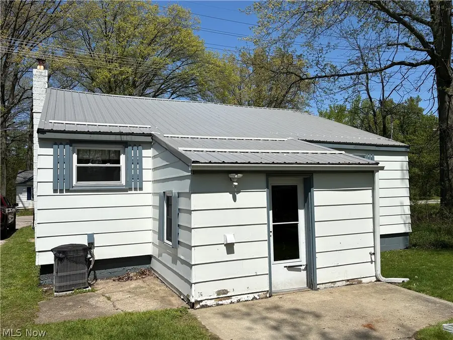 1520 E 27th Street, Ashtabula, OH 44004 - #3