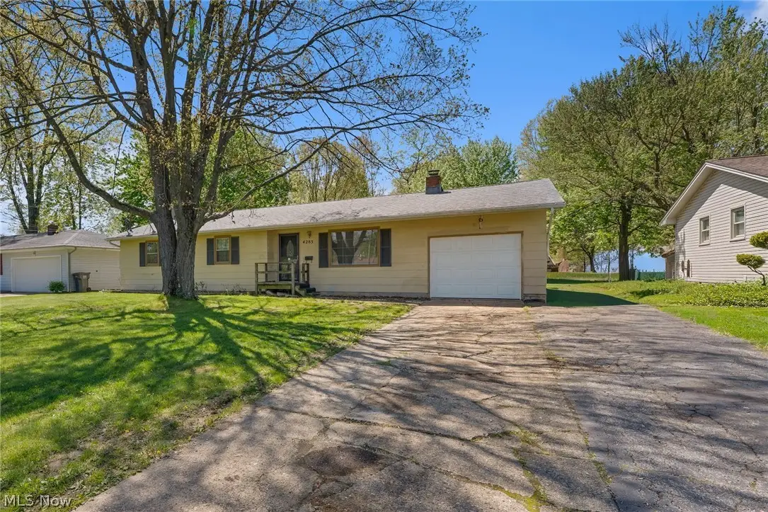 4285 Kerrybrook Drive, Youngstown, OH 44511 - #1