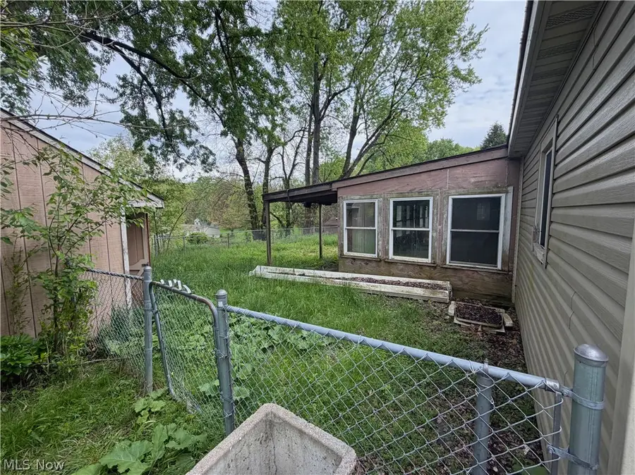 16816 Andrews Avenue, East Liverpool, OH 43920 - #3