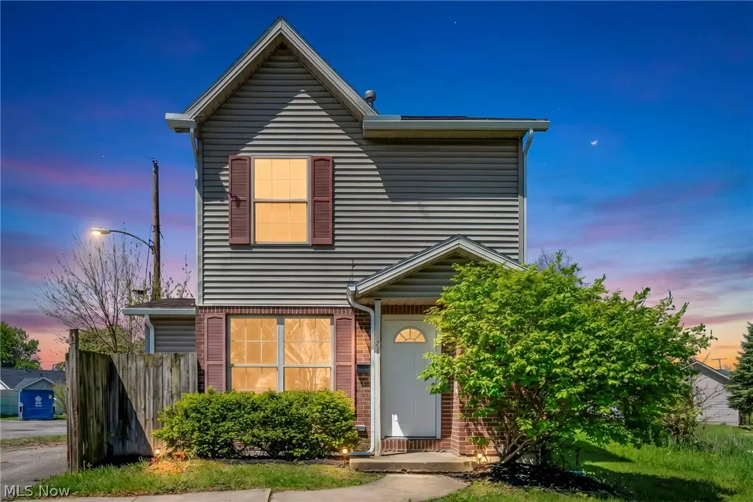 71 Chestnut Street, Elyria, OH 44035 - #1
