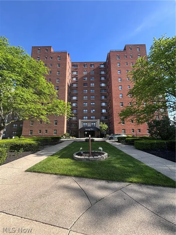 11720 Edgewater Drive #1007, Lakewood, OH 44107