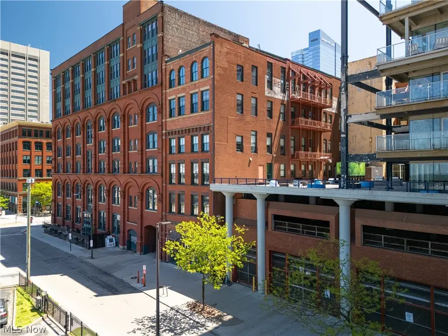 635 W Lakeside Avenue, Cleveland, OH 44113 - #2