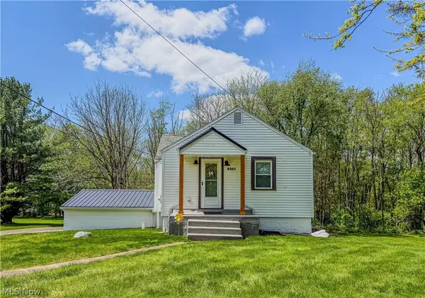 4465 Eastland Ne Avenue, Louisville, OH 44641