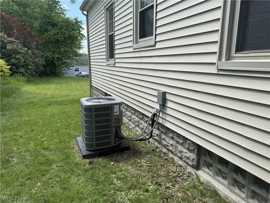204 E Baird Avenue, Barberton, OH 44203 - #2
