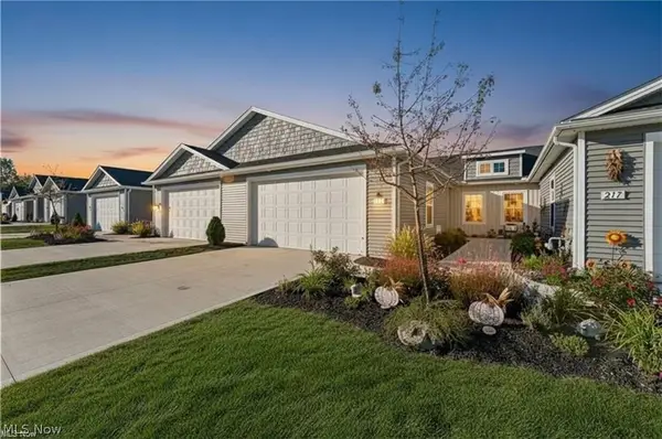 215 Silver Spring Circle, Elyria, OH 44035