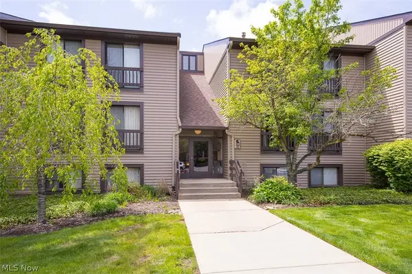 1105 Canyon View Road #204, Sagamore Hills, OH 44067
