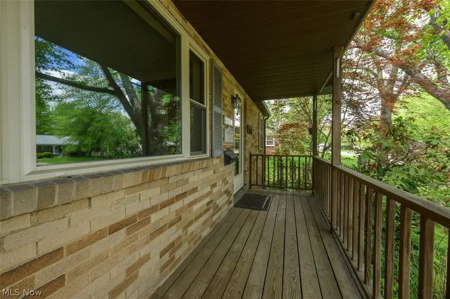 905 Pineview Se Avenue, North Canton, OH 44720 - #3