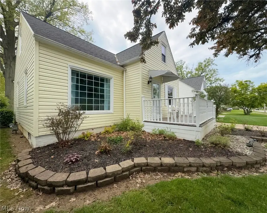482 E 329th Street, Willowick, OH 44095 - #2