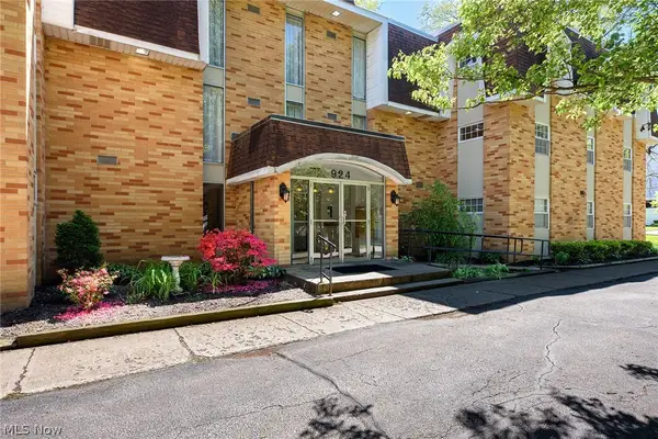 924 Memorial Parkway #207, Akron, OH 44303