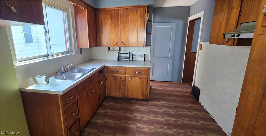 647 Columbia Avenue, Akron, OH 44310 - #3