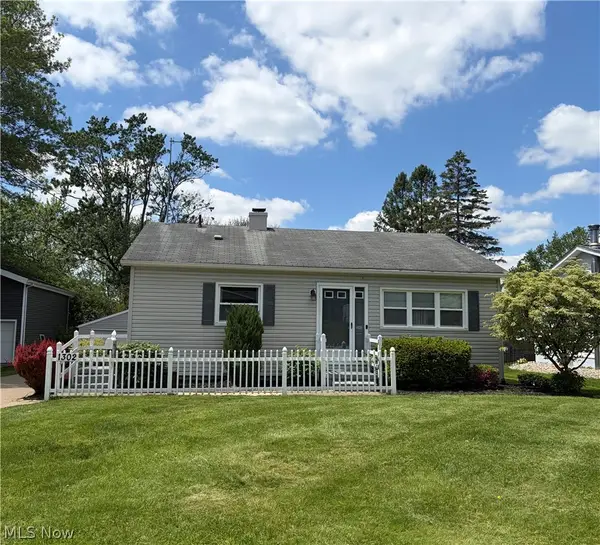 1302 Bel Air Nw Drive, North Canton, OH 44720