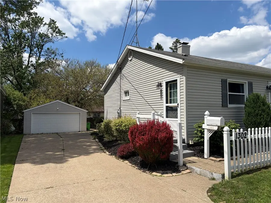 1302 Bel Air Nw Drive, North Canton, OH 44720 - #2
