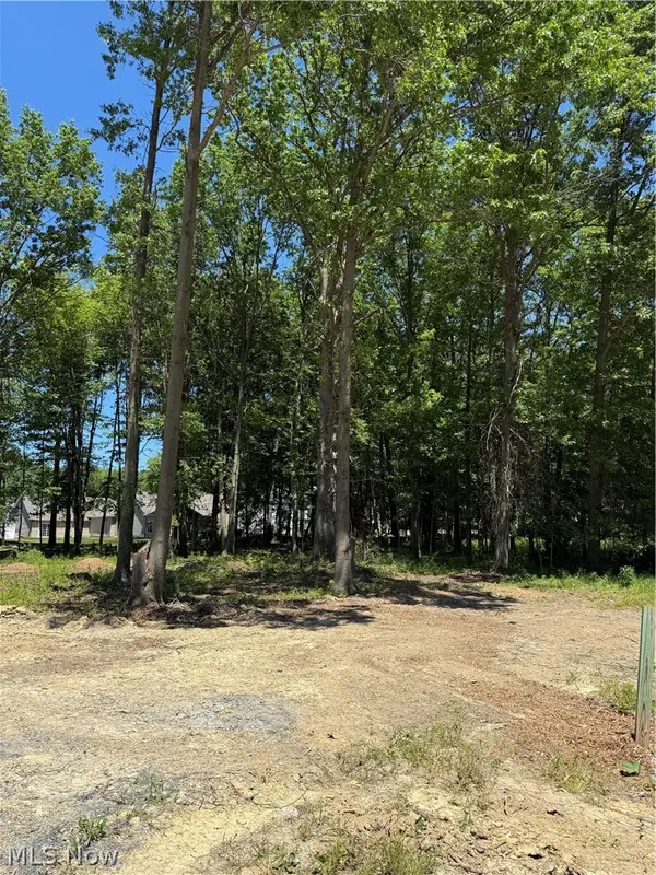 48 Breezewood Lane, Vermilion, OH 44089
