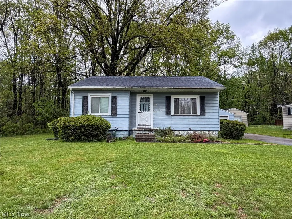 572 Comstock Nw Street, Warren, OH 44483 - #1