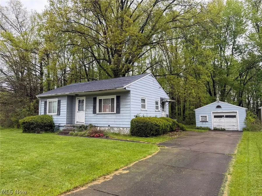 572 Comstock Nw Street, Warren, OH 44483 - #3