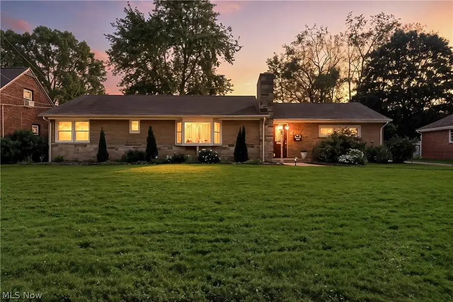 218 Bonnett Sw Street, North Canton, OH 44720 - #3