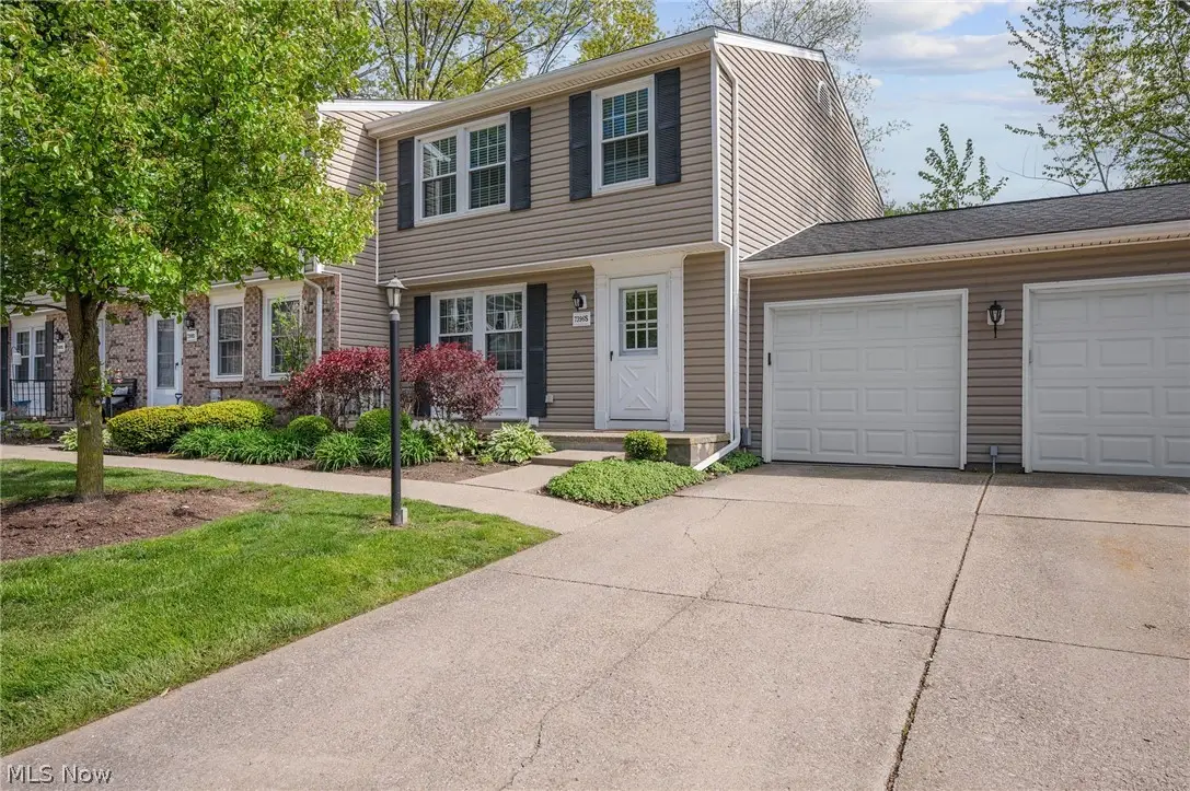 7396 S Chestnut Commons Drive, Mentor, OH 44060 - #1