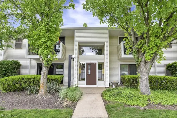 2880 N Bay Drive #N10, Westlake, OH 44145