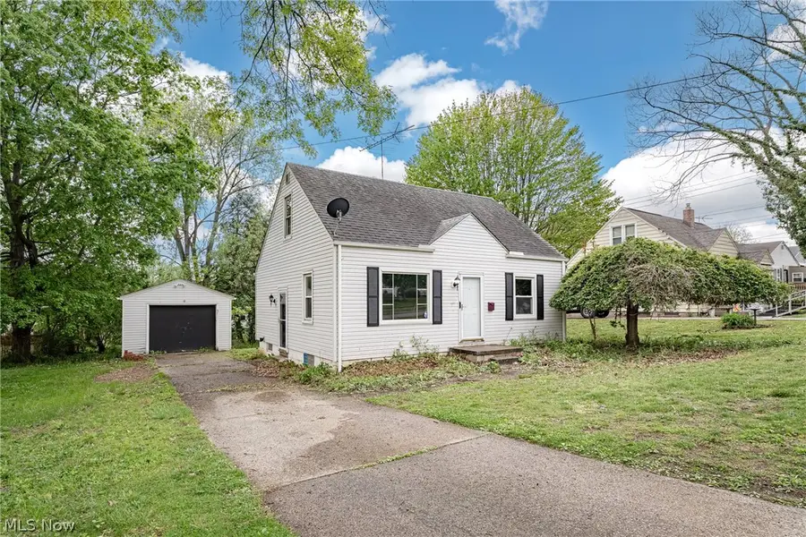 106 E Dresden Avenue, Akron, OH 44301 - #2