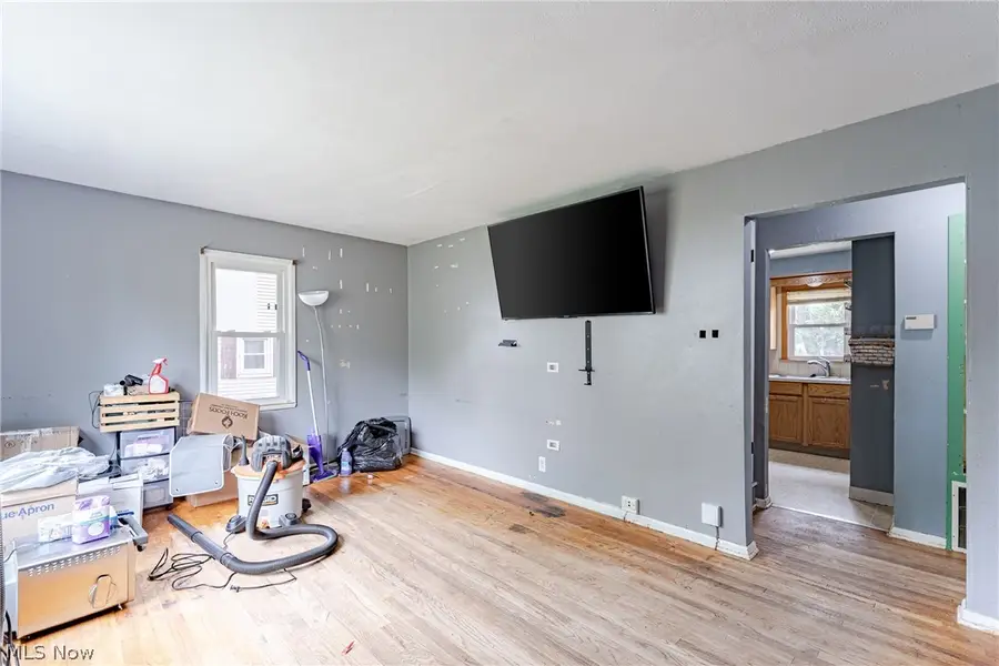 106 E Dresden Avenue, Akron, OH 44301 - #3