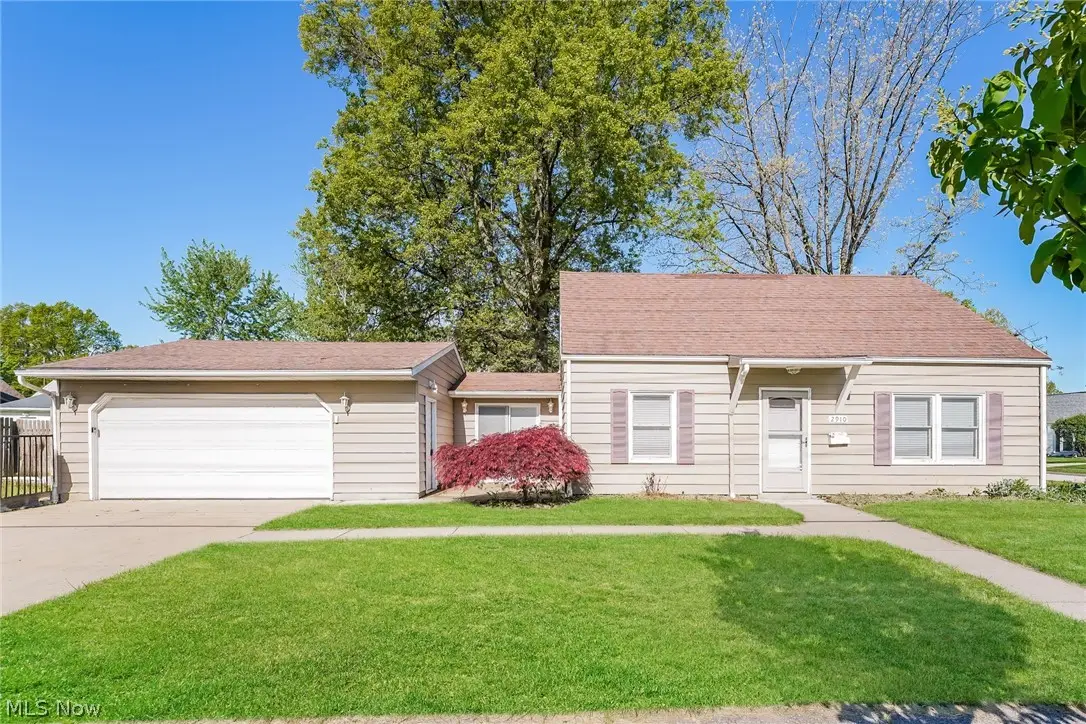2910 Elmwood Street, Cuyahoga Falls, OH 44221 - #1