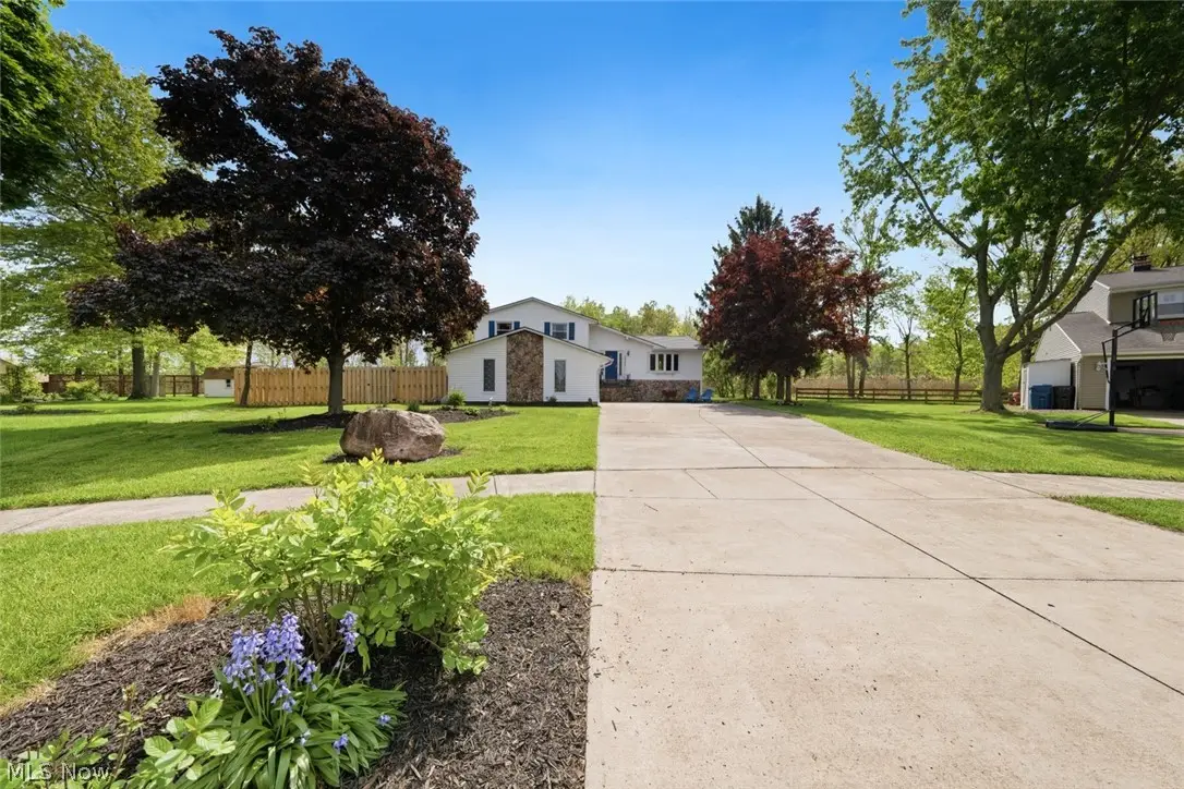 5565 Pin Oak Circle, Sheffield, OH 44054 - #1