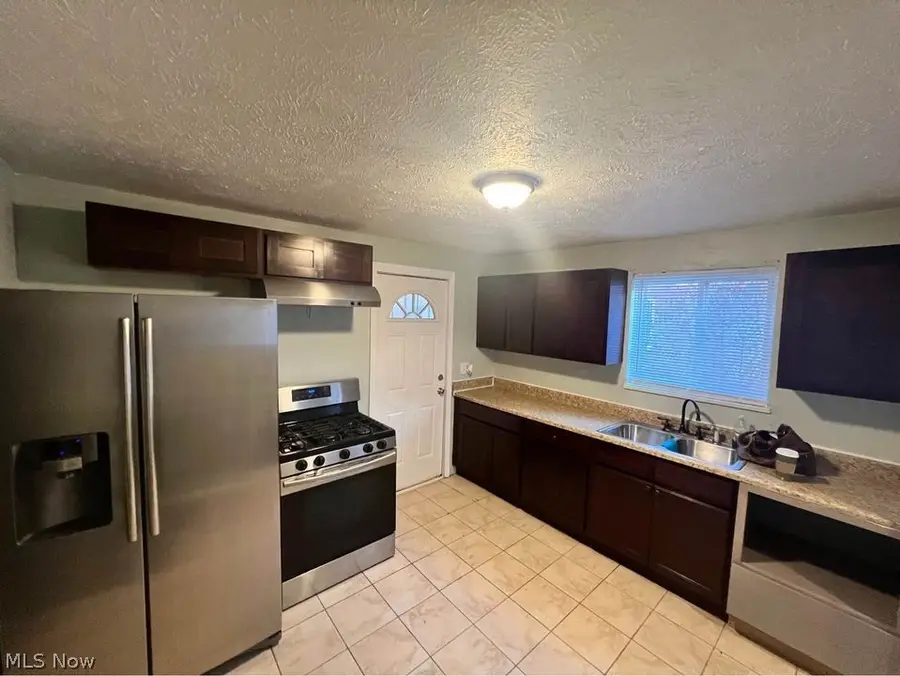 23755 Banbury Circle, Warrensville Heights, OH 44128 - #2