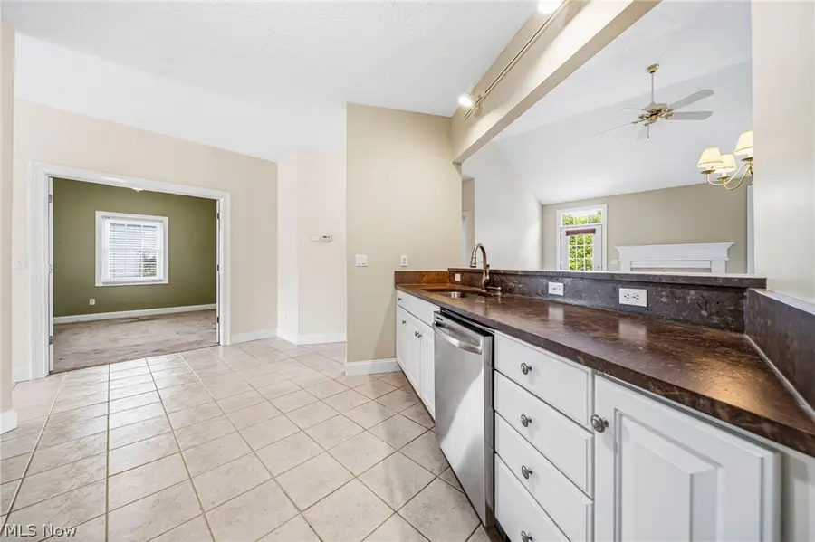 35 Gullybrook Lane, Willoughby Hills, OH 44094 - #3